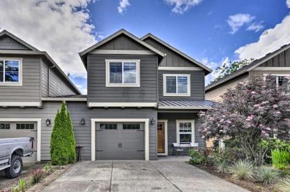 Charming Portland Home with Yard 9 Miles to Downtown!