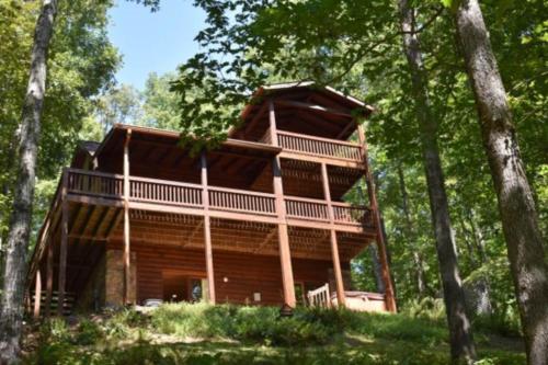 Creekside Escape - main image