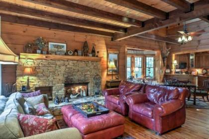 TimberWood Lodge Cabin with Hot Tub Game Room