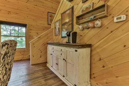 TAKE IT EASY in this Custom designed luxury log cabin is located in quiet area on paved road. - image 15
