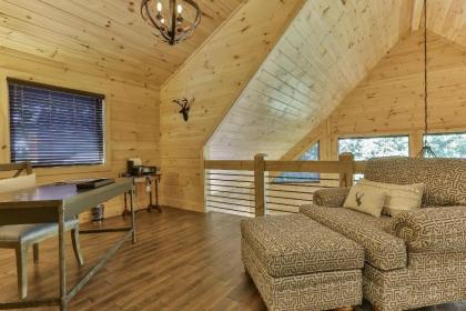 TAKE IT EASY in this Custom designed luxury log cabin is located in quiet area on paved road. - image 16
