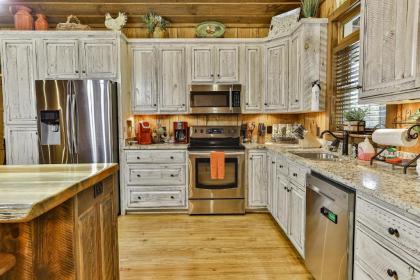EAGLES CREST - Long Range Layered Mountain Views in peaceful neighborhood! - image 17
