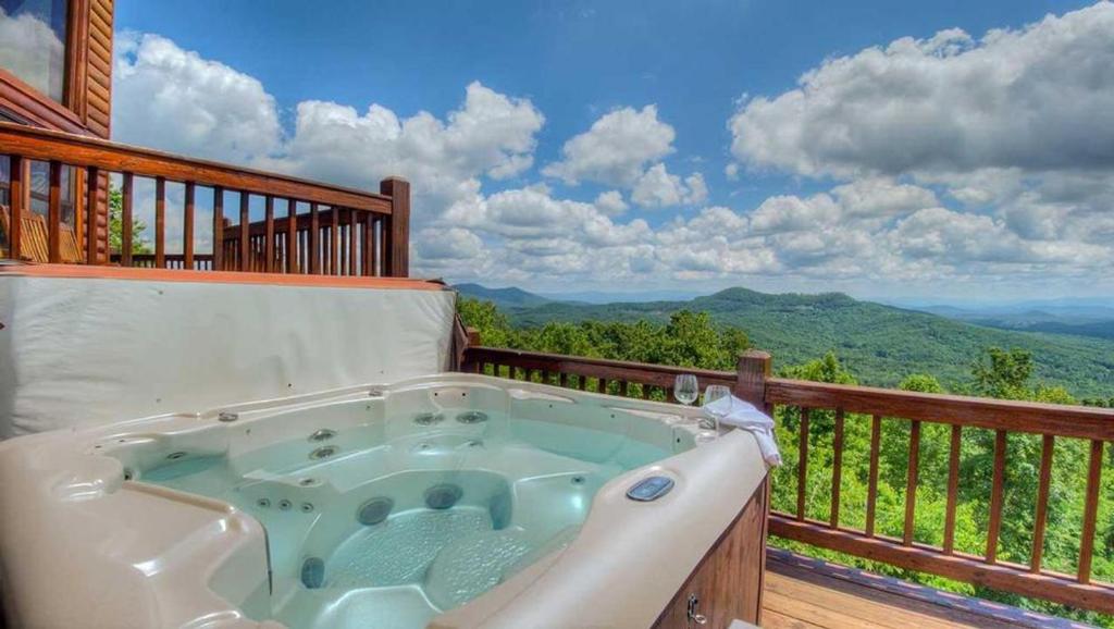 High Five Lodge by Escape to Blue Ridge - main image