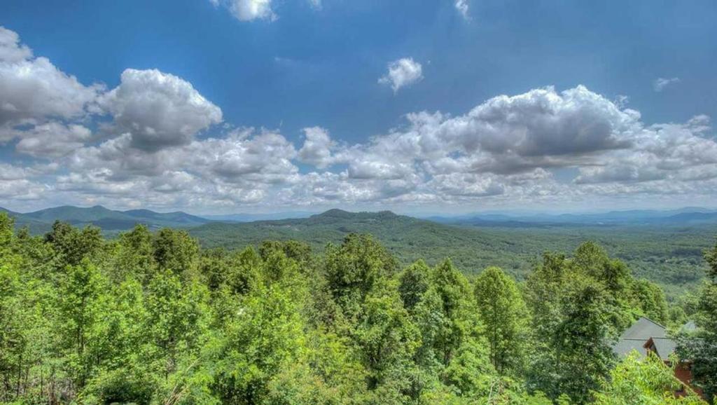 High Five Lodge by Escape to Blue Ridge - image 4