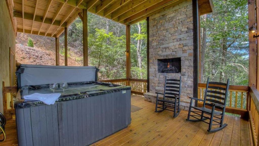 Stone Pine Lodge by Escape to Blue Ridge - image 3