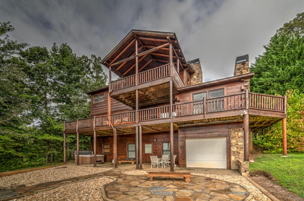Wander In Lodge by Escape to Blue Ridge - main image