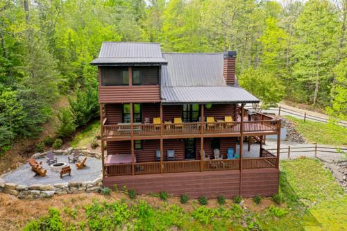 Timberland Retreat by Escape to Blue Ridge - image 2
