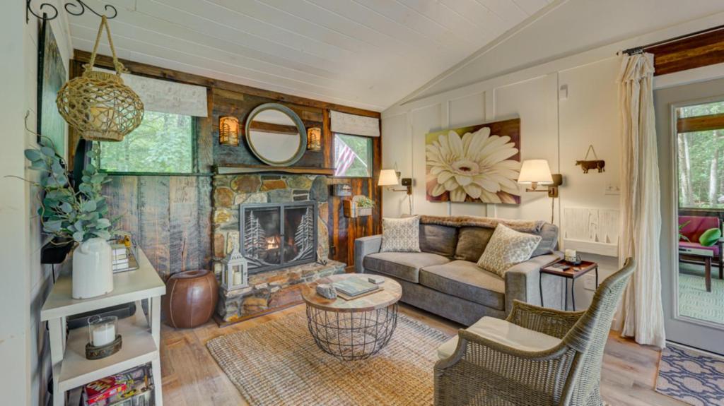 Scenic Solitude by Escape to Blue Ridge - image 4