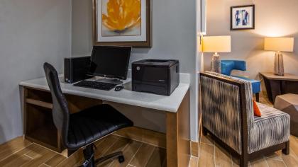 Best Western Clubhouse Inn & Suites - image 10