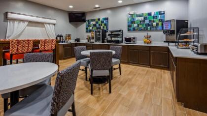 Best Western Clubhouse Inn & Suites - image 12