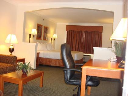 Best Western Clubhouse Inn & Suites - image 2