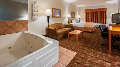 Best Western Clubhouse Inn & Suites - image 5