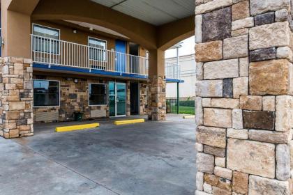 Super 8 by Wyndham Mineral Wells - image 4