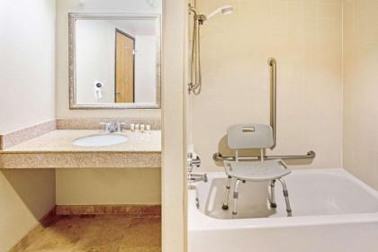 La Quinta by Wyndham Minneapolis-Minnetonka - image 13