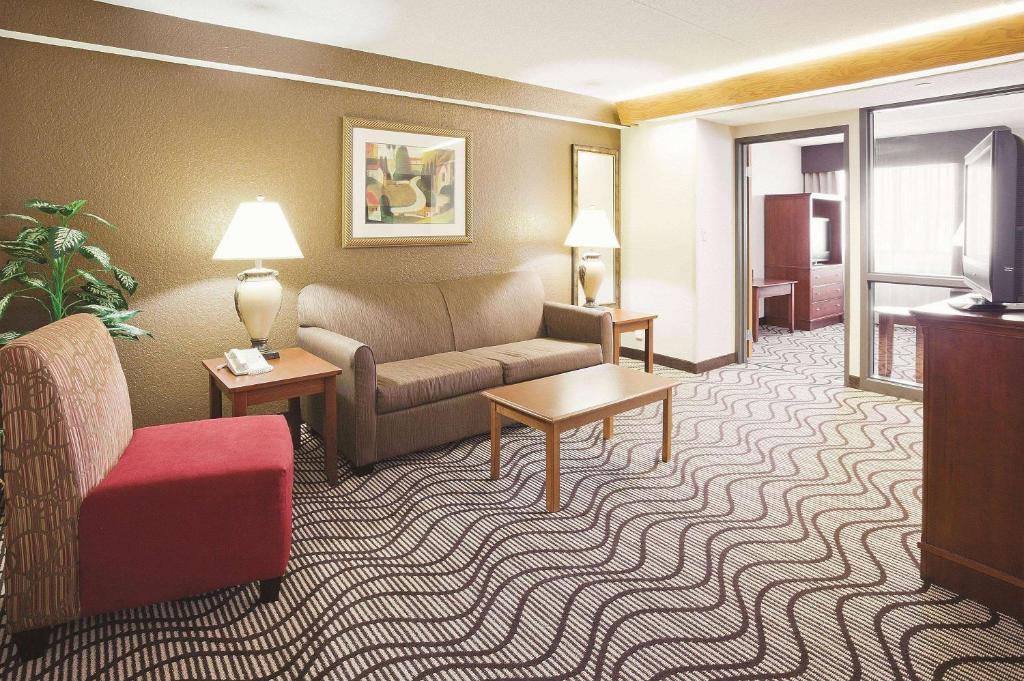 La Quinta by Wyndham Minneapolis-Minnetonka - image 5