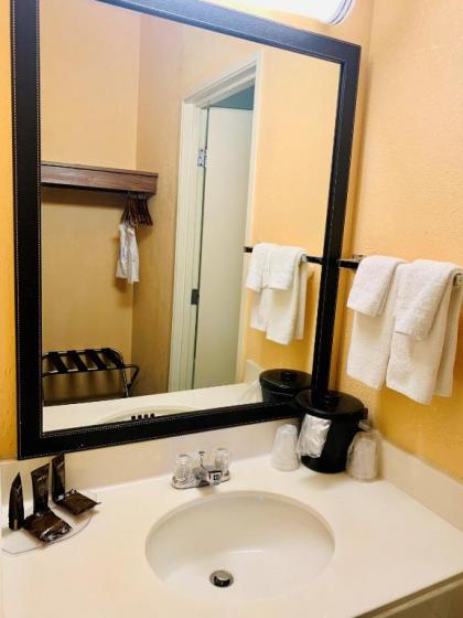 Wingate by Wyndham Minot - image 10