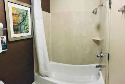 Wingate by Wyndham Minot - image 5