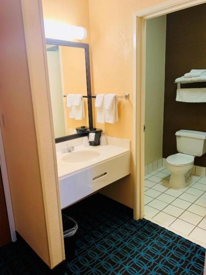 Wingate by Wyndham Minot - image 9
