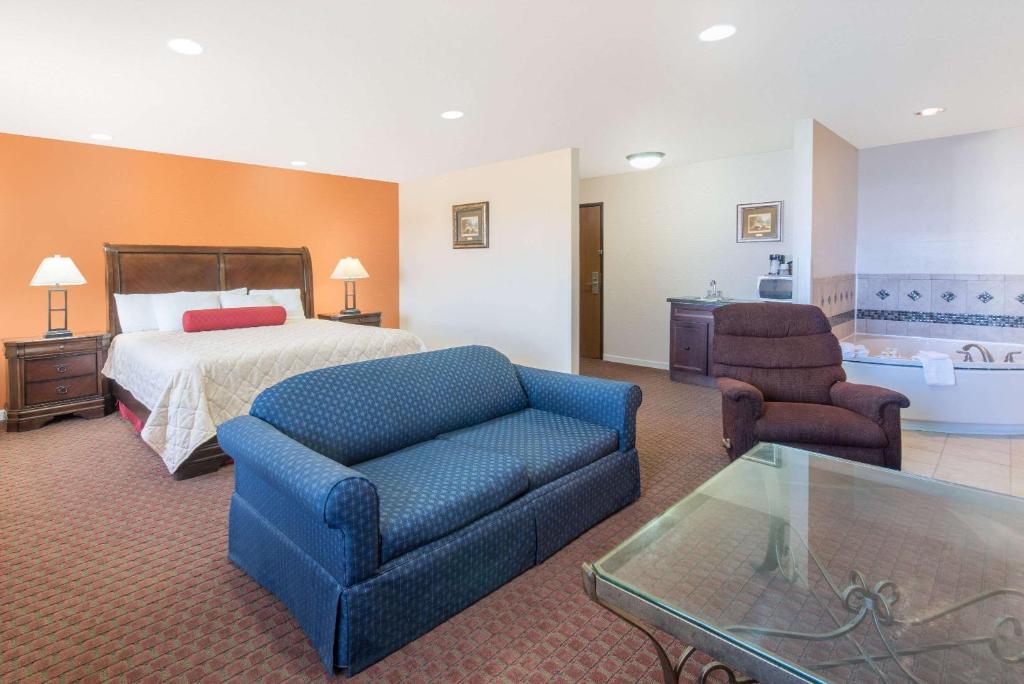 Days Inn by Wyndham Minot - image 4