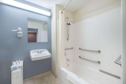 Days Inn by Wyndham Minot - image 9