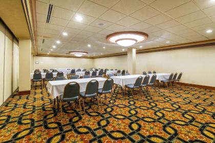 Clarion Hotel Convention Center - image 10
