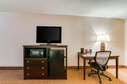 Clarion Hotel Convention Center - image 15