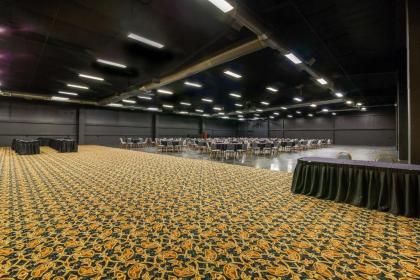 Clarion Hotel Convention Center - image 2