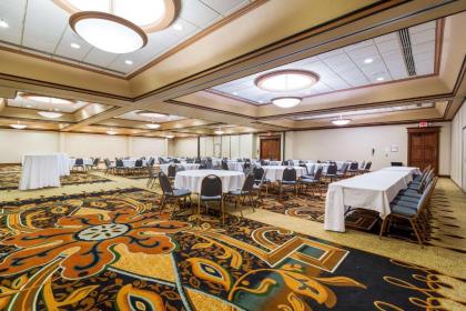 Clarion Hotel Convention Center - image 9