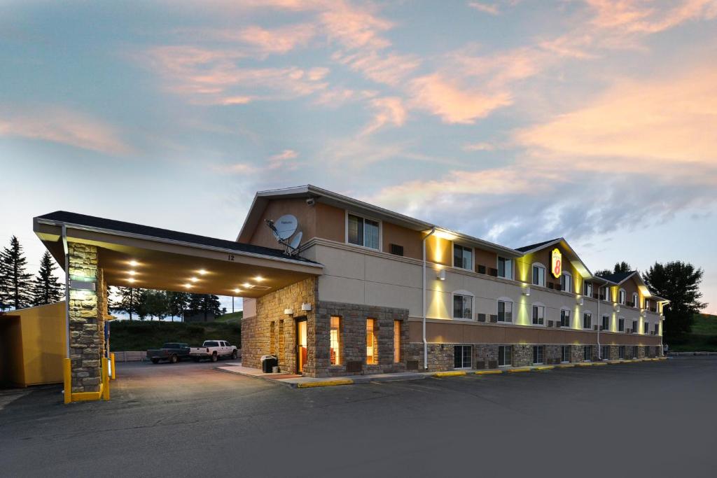 Super 8 by Wyndham Minot Airport - main image