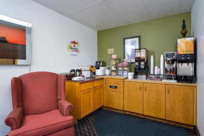 Super 8 by Wyndham Minot Airport - image 2