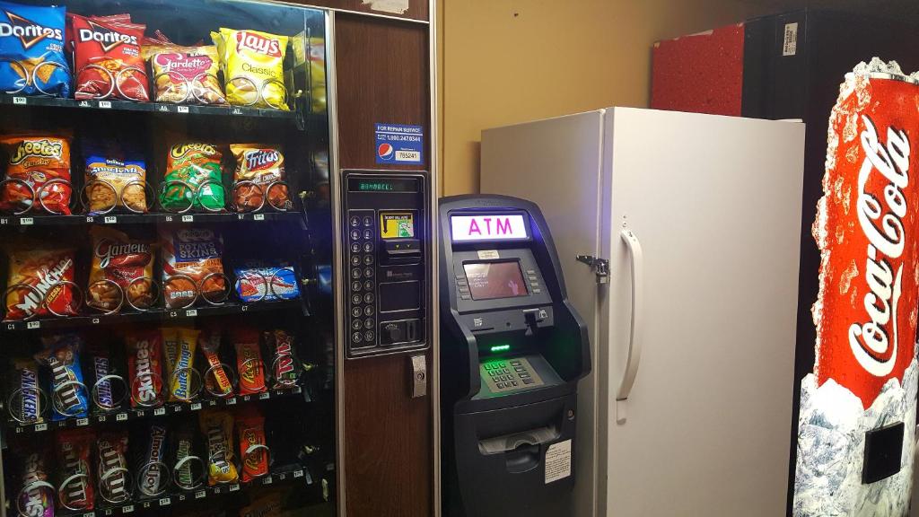 Super 8 by Wyndham Minot Airport - image 3