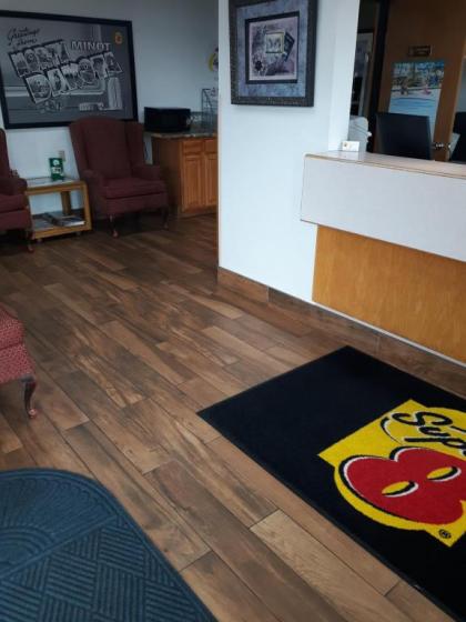 Super 8 by Wyndham Minot Airport - image 7