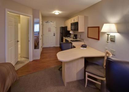Candlewood Suites Minot an IHG Hotel - image 4