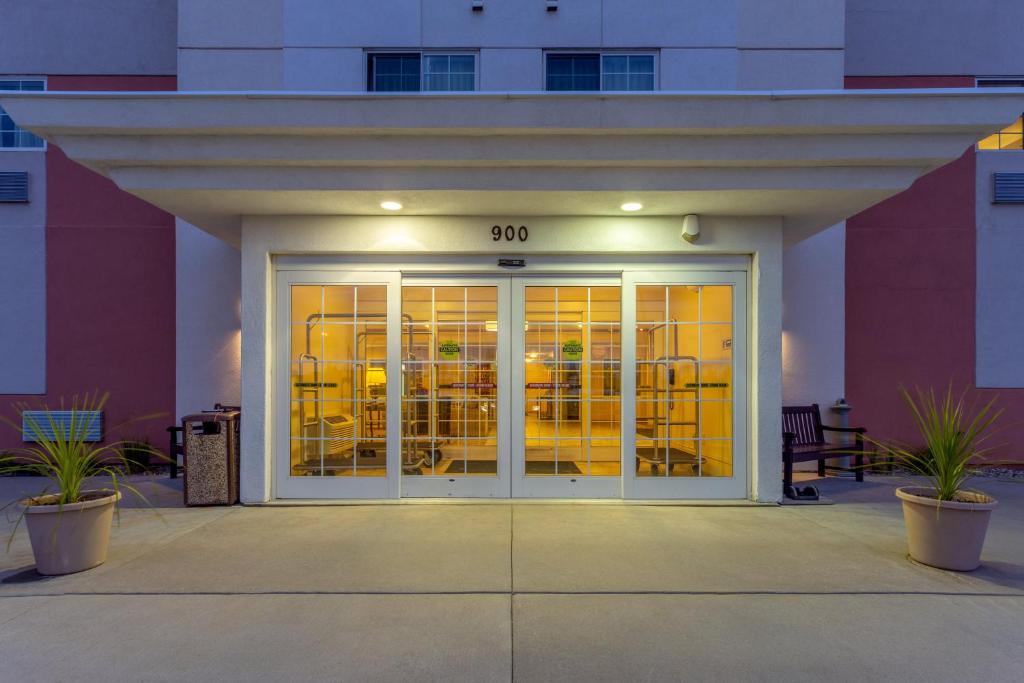 Candlewood Suites Minot an IHG Hotel - image 6