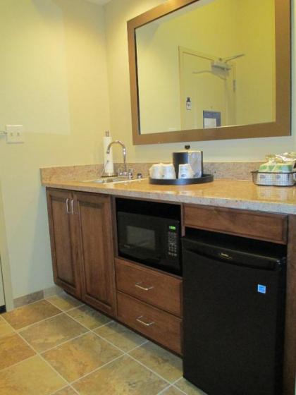 Hampton Inn & Suites Minot - image 14