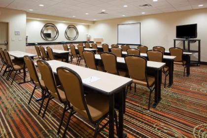 Hampton Inn & Suites Minot - image 3