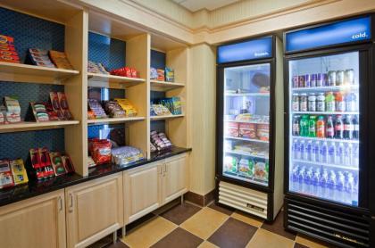 Hampton Inn & Suites Minot - image 4