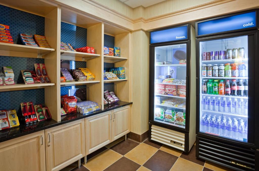 Hampton Inn & Suites Minot - image 4