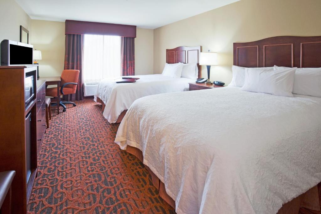 Hampton Inn & Suites Minot - image 5