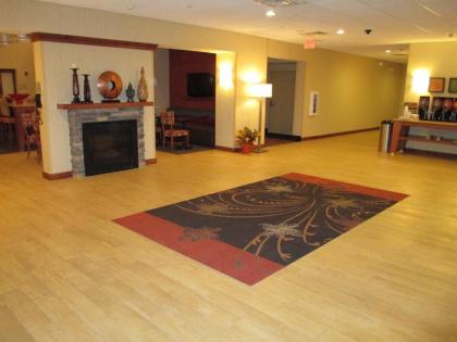 Hampton Inn & Suites Minot - image 9