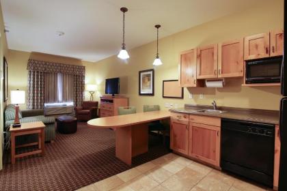 Hawthorn Suites by Wyndham Minot - image 15