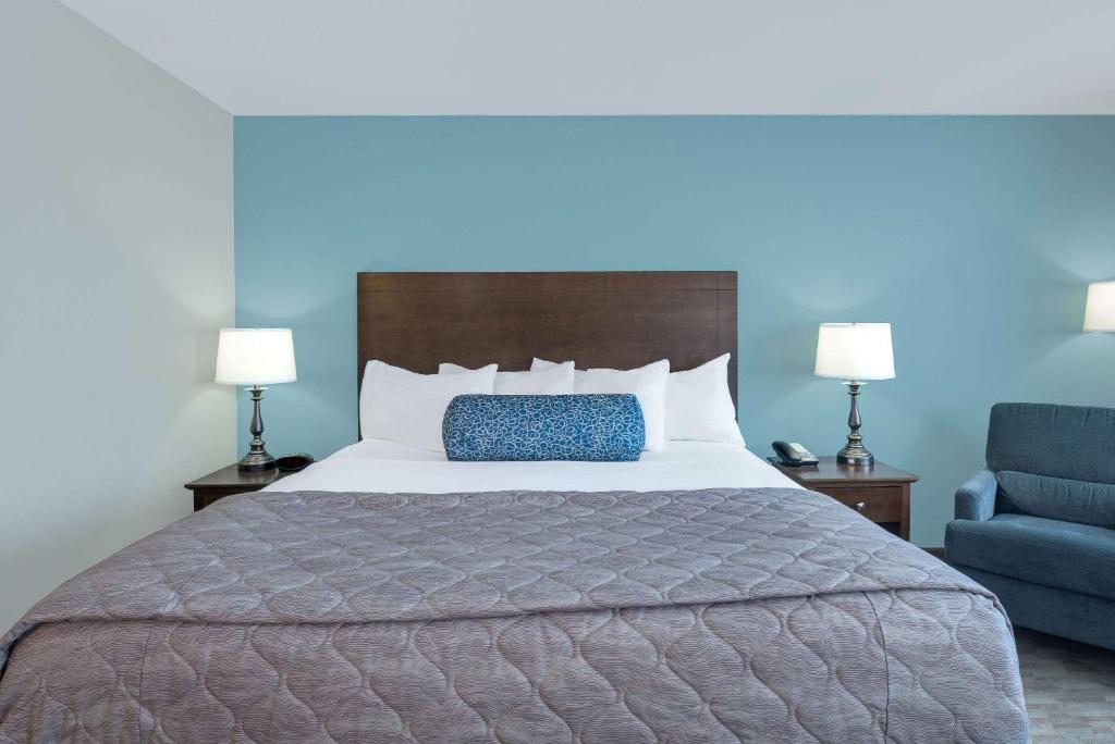 Baymont by Wyndham Minot - image 2