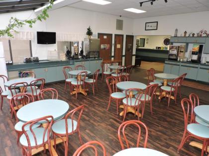 Dakota Inn - image 4