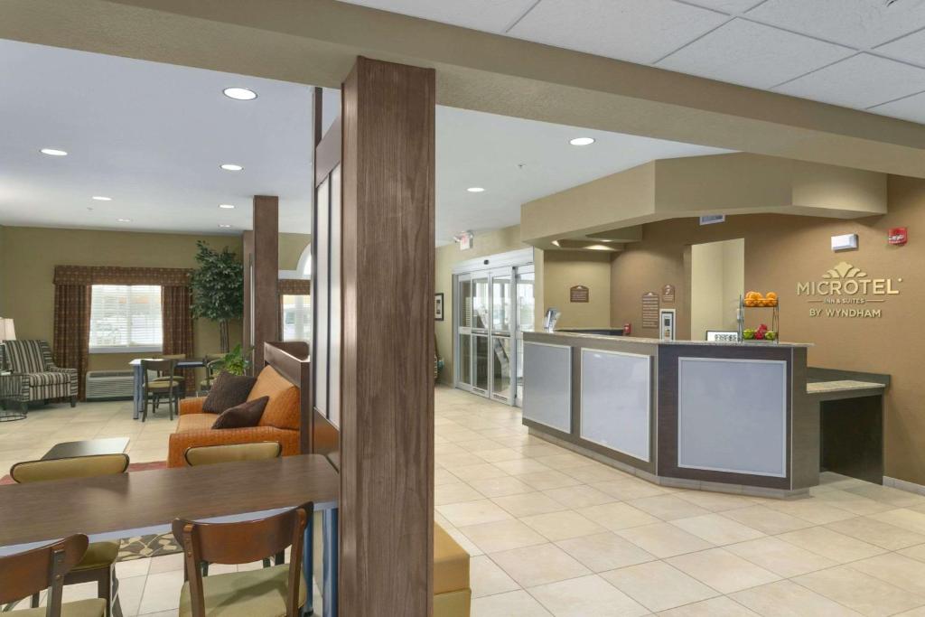 Microtel Inn & Suites by Wyndham Minot - main image