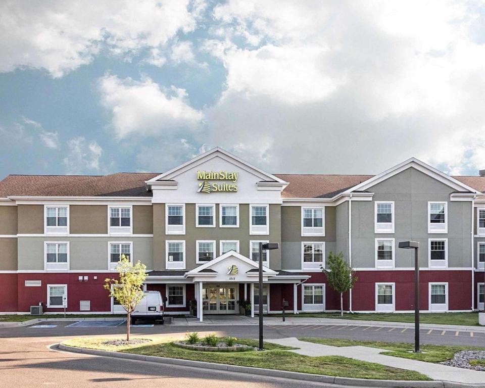 MainStay Suites Minot - main image