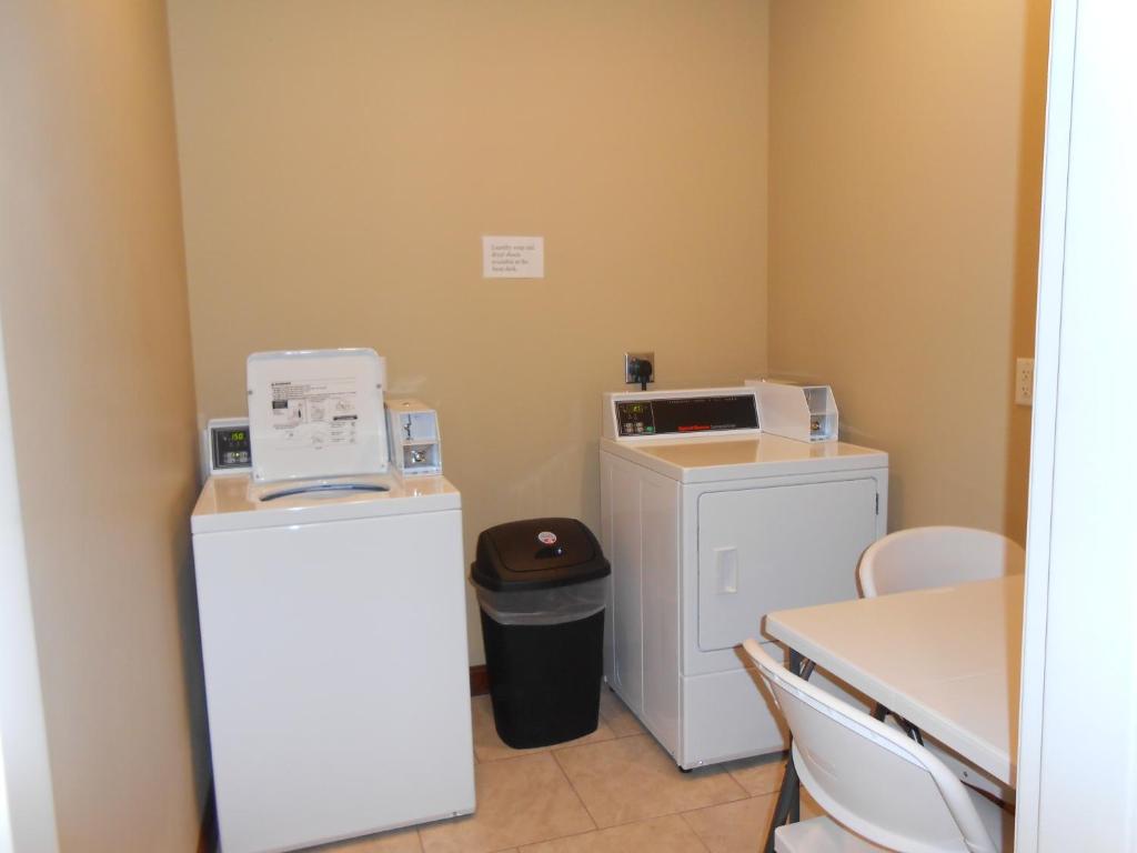 Sierra Inn Minot - image 5