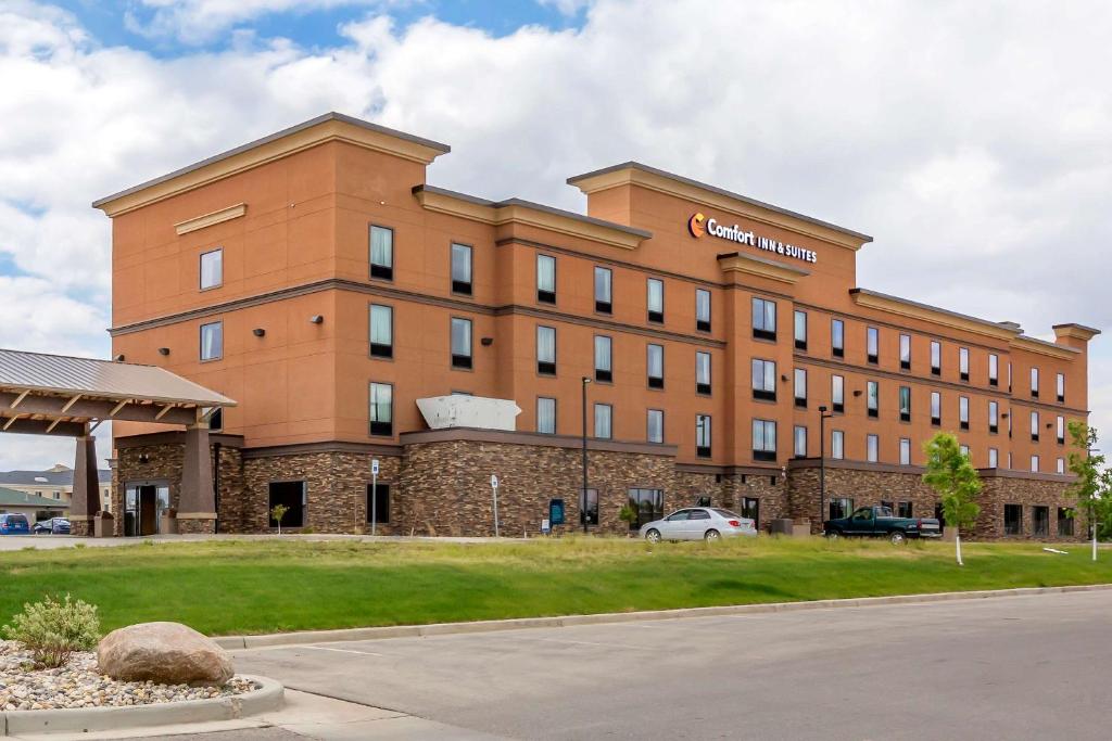 Comfort Inn & Suites - image 2
