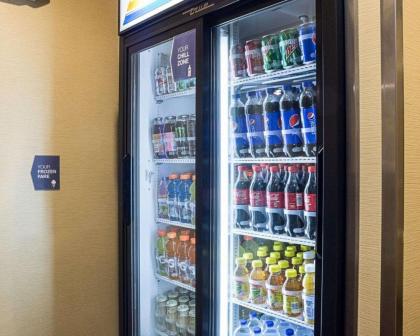 Comfort Suites Minot - image 13