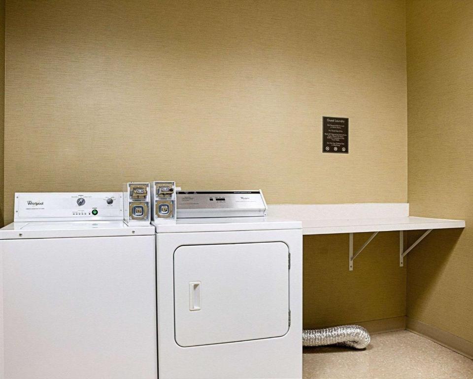 Comfort Suites Minot - image 6
