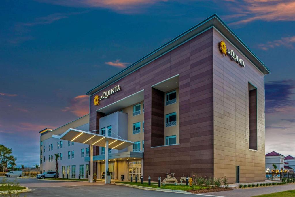 La Quinta Inn & Suites by Wyndham Miramar Beach-Destin - main image